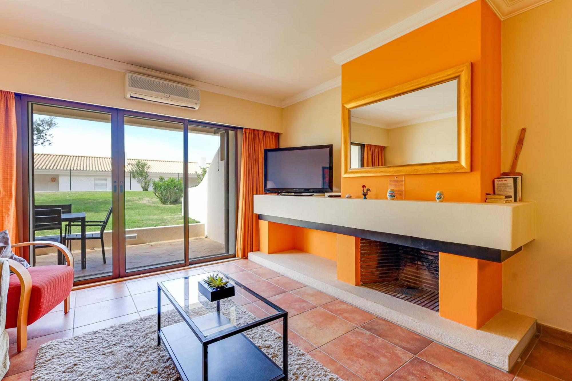 Apartment With 2 Bedrooms, 2M To The Beach Armação de Pêra Extérieur photo