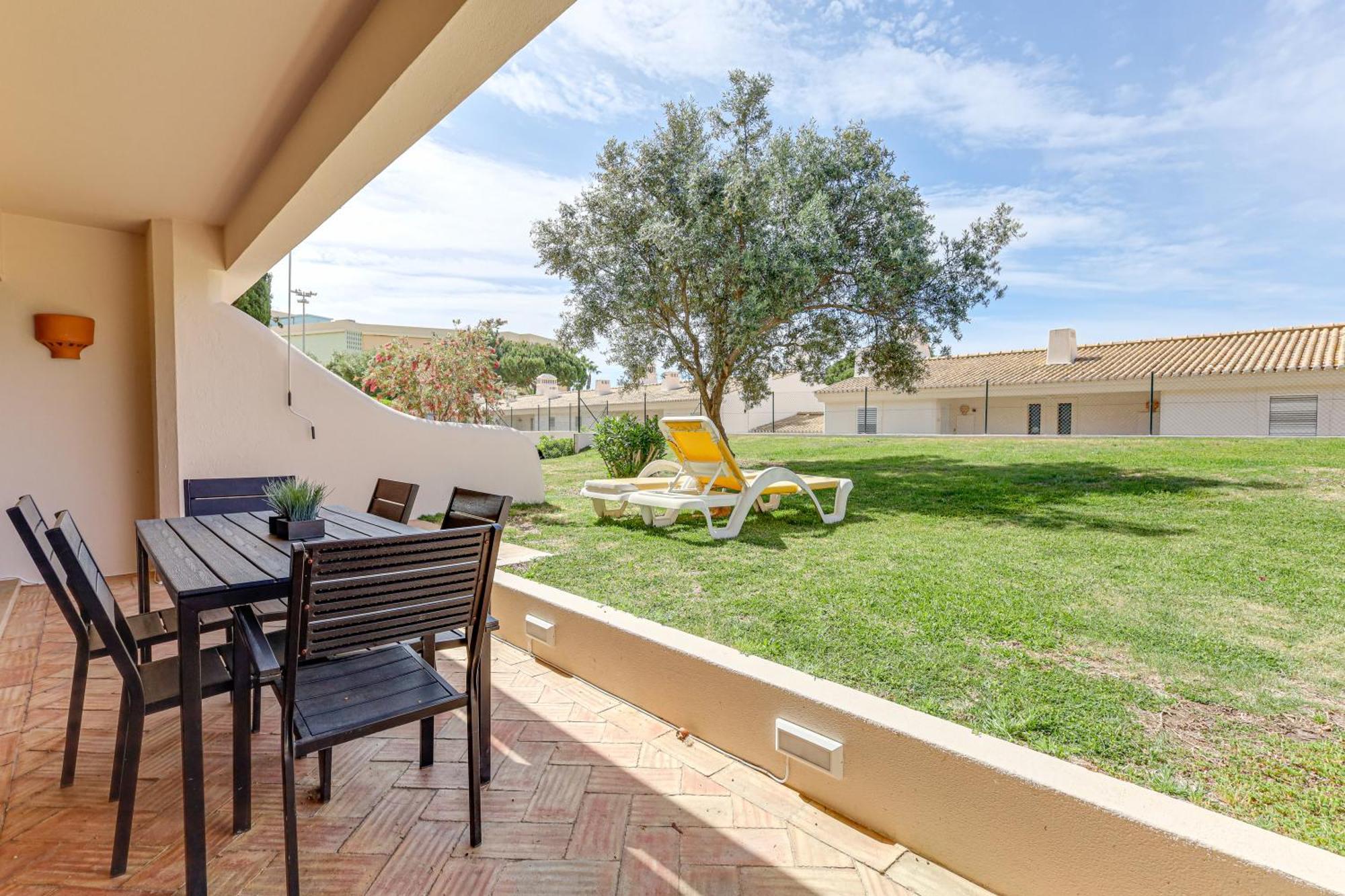 Apartment With 2 Bedrooms, 2M To The Beach Armação de Pêra Extérieur photo