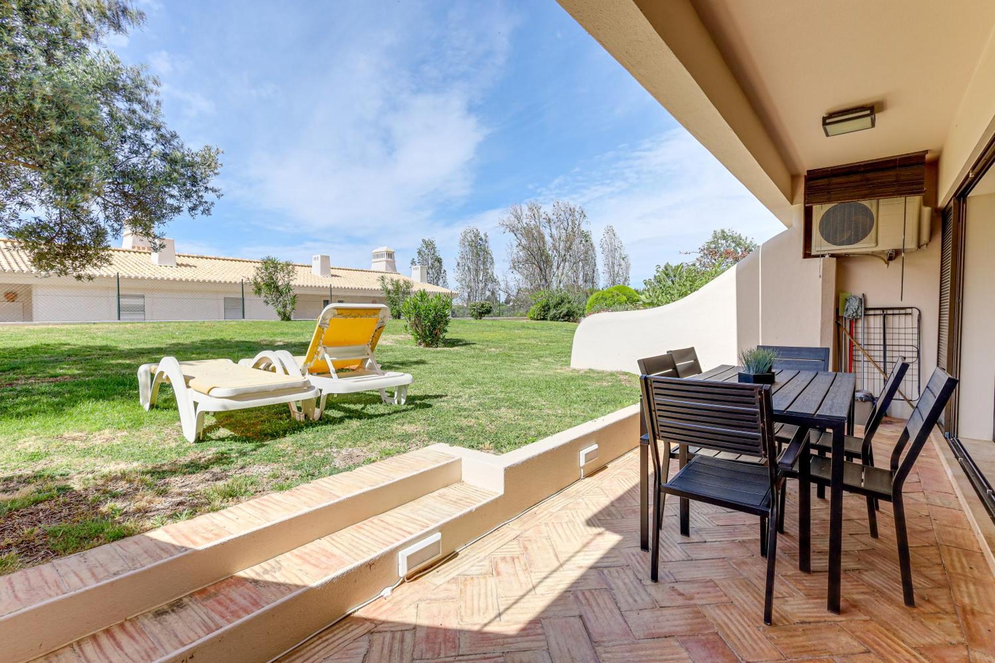 Apartment With 2 Bedrooms, 2M To The Beach Armação de Pêra Extérieur photo