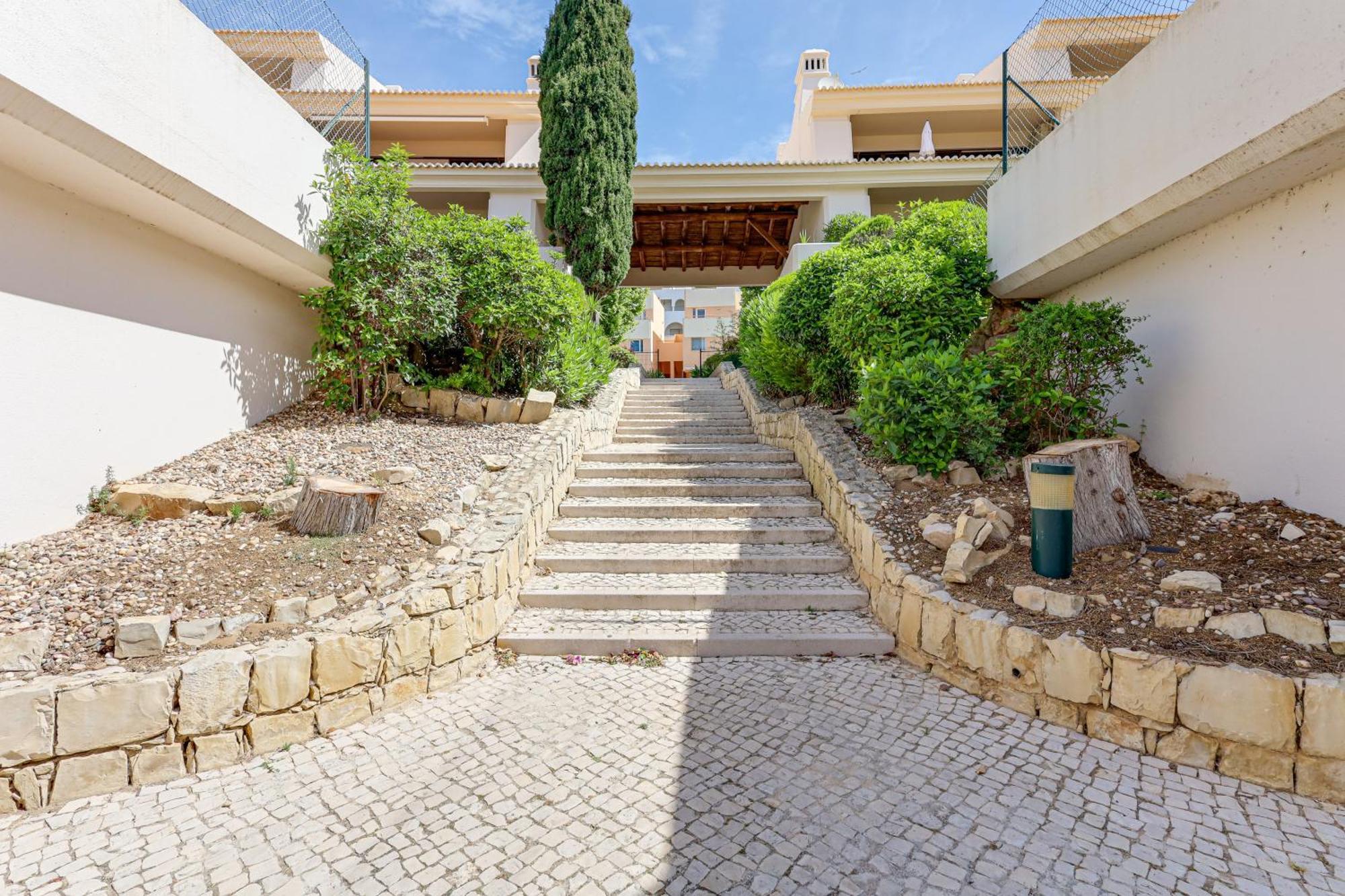 Apartment With 2 Bedrooms, 2M To The Beach Armação de Pêra Extérieur photo