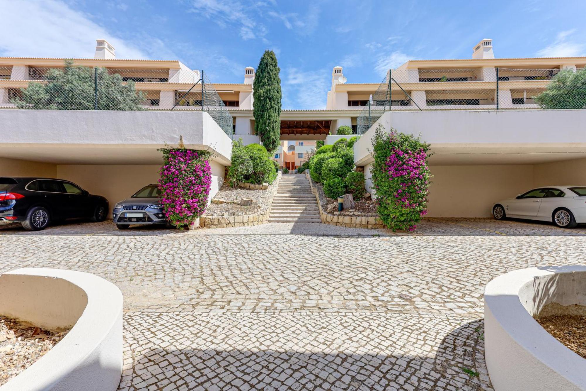 Apartment With 2 Bedrooms, 2M To The Beach Armação de Pêra Extérieur photo